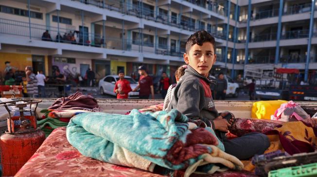 La ONU elevó a 47.000 los palestinos refugiados en escuelas por ataques a sus casas.