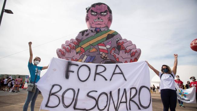 Miles de personas salieron a las calles de las principales ciudades de Brasil a protestar contra Jair Bolsonaro.