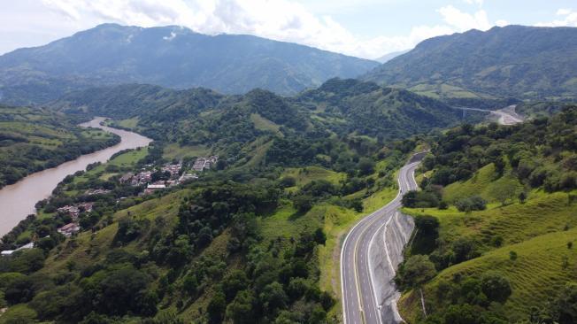 Entregan obras de autopistas 4G correspondientes a los proyectos Pacífico 1 y Pacífico 2.