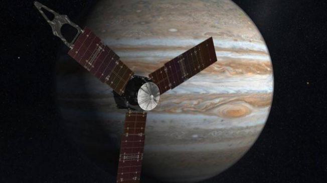 La sonda espacial Juno de la NASA ingresa con éxito en la órbita de Júpiter tras arriesgada maniobra.