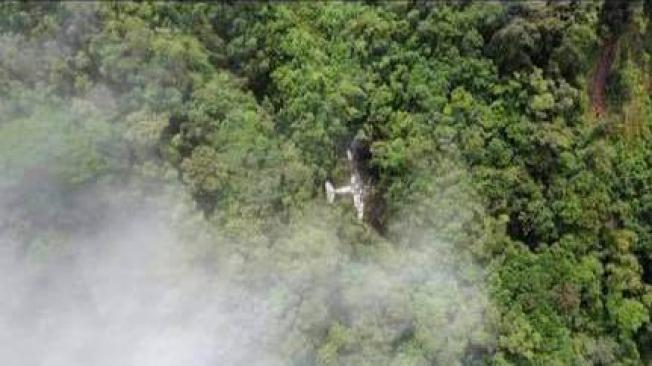 Un dron captó esta imagen en la zona donde buscaban la aeronave.