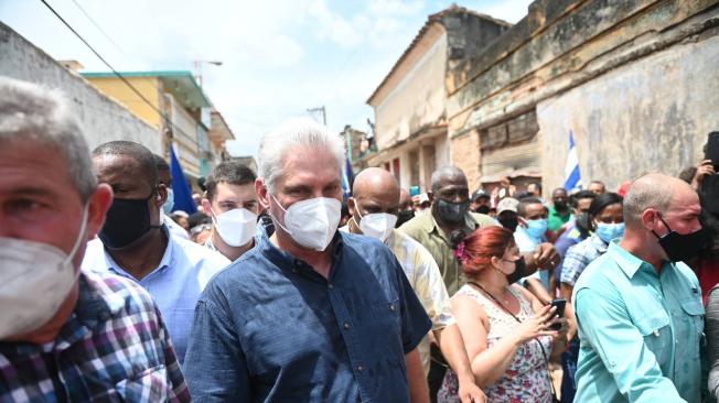 El presidente Díaz-Canel durante su presencia en las marchas que tienen lugar este domingo en Cuba.