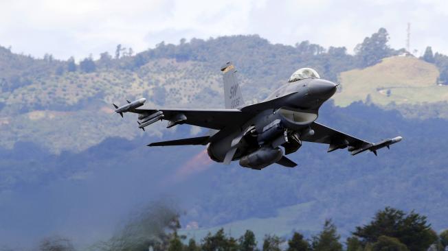Entrenamientos aire-aire y aire-tierra entre aviones F-16 de la Fuerza Aérea de los Estados Unidos (USAF) y KFIR de la Fuerza Aérea Colombiana (FAC).