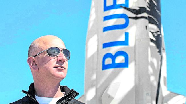 El magnate Jeff Bezos logró su objetivo de hacer un vuelo espacial privado.