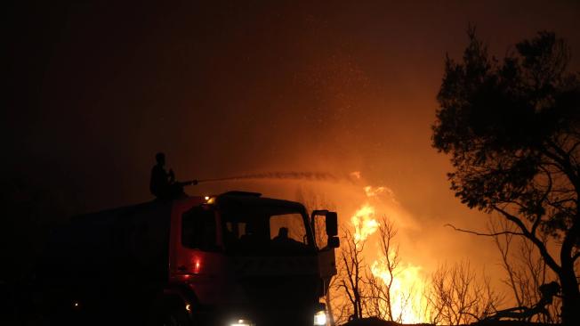 Solo en la isla de Eubea cientos de viviendas y cerca de 25.000 hectáreas ardieron.