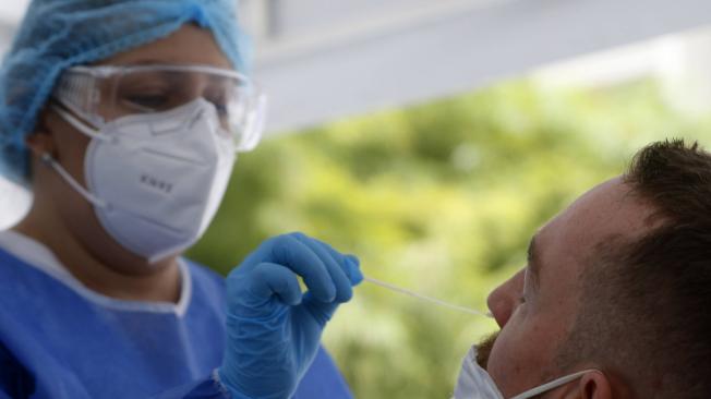 Pese a la disminución de casos de contagios por el covid-19 en Antioquia, el municipio de Envigado se adelanta jornada de toma de muestras PCR.