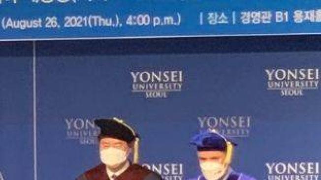 Ceremonia de entrega del Honorary Degree of PH.D. in Economics por parte de Yonsei University al presidente Iván Duque.