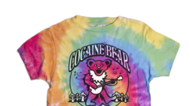 El diseño del oso está inscrito en camisetas y buzos conmemorativas.