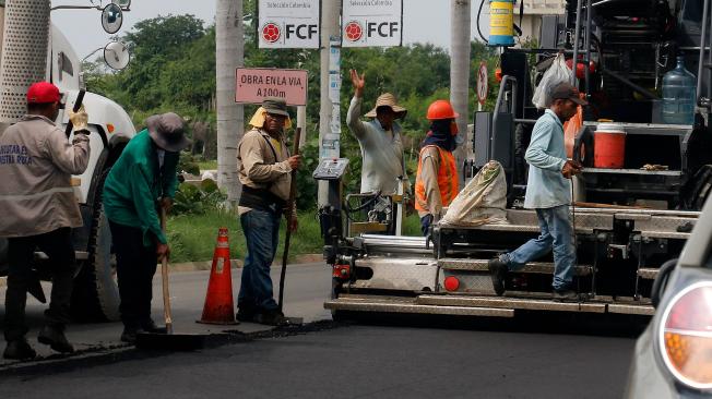 En Colombia actualmente hay 150 contratos para el arreglo de vías.