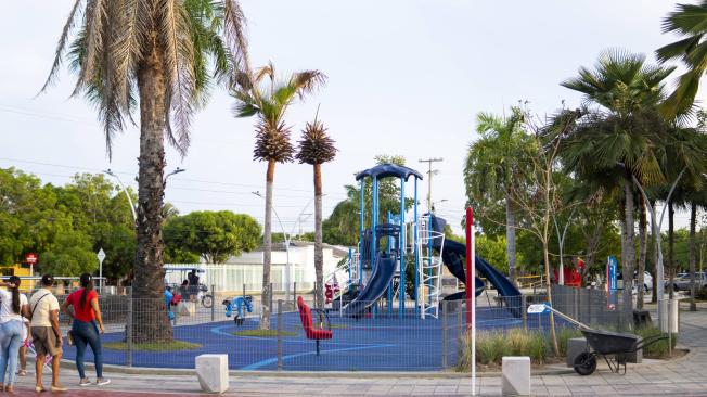 El parque El Recuerdo, en el municipio de Santo Tomás, tiene juegos infantiles, equipos biosaludables y canchas múltiples.