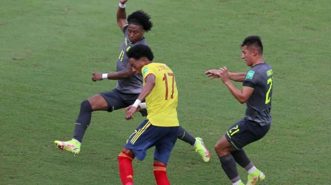 Colombia Ecuador, primer tiempo del encuentro por eliminatoria mundialista. Cero a Cero quedó el partido.