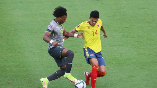 Colombia Ecuador, primer tiempo del encuentro por eliminatoria mundialista. Cero a Cero quedó el partido.