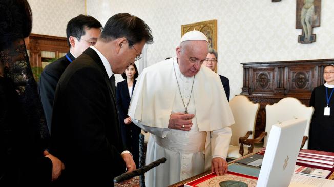 Es la segunda vez que el Papa recibe al mandatario surcoreano en una reunión privada.