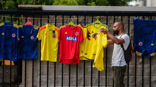 La afición busca su mejor pinta para acompañar a los muchachos de la Selección.