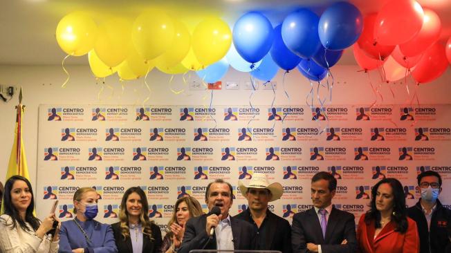 Óscar Iván Zuluaga, gana la consulta del partido Centro Democrático; para ser el candidato por este partido a la presidencia de Colombia. Foto: @cesarmelgarejoa