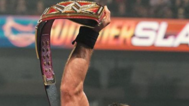 Seth Rollins es uno de los peleadores que aspira a ganar el titulo de pesos pesados de la WWE en este 2021.