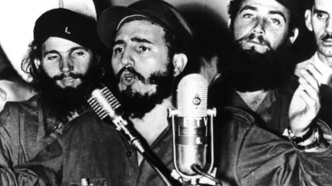 La revolución estuvo liderada por los hermanos Castro el el Che Guevara.
