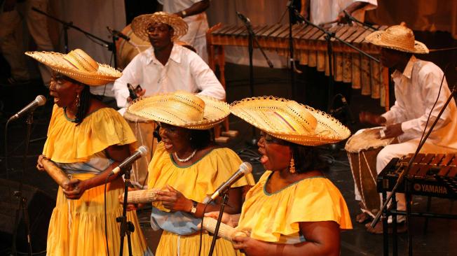 El festival Petronio Álvarez es un encuentro de músicos, sabedores y gestores del Pacífico colombiano, que se realiza en Cali.