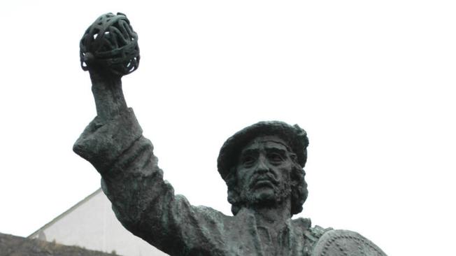 Estatua de Rob Roy MacGregor en la ciudad de Stirling, Escocia.