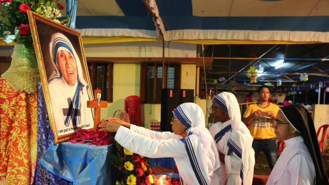 Las misioneras de la Caridad celebrando la canonización de la Madre Teresa de Calcuta.