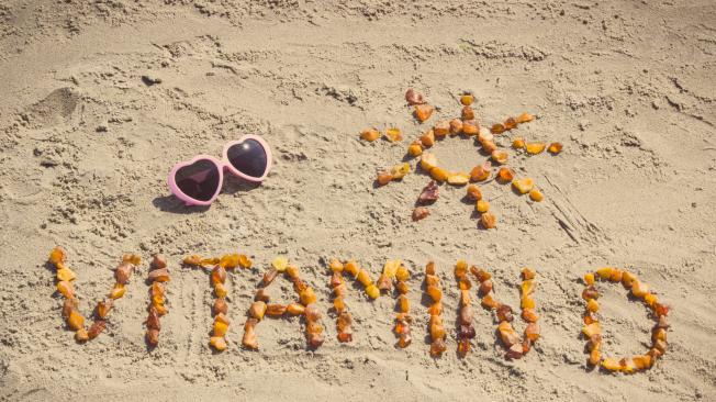 La mejor forma de que su cuerpo produzca vitamina D es con la exposición directa de la piel al sol.