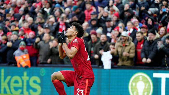 Luis Dïaz celebra gol con Liverpool.