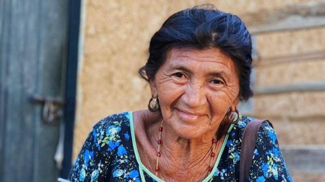 Bancos de Hilos busca brindar alimentación de calidad a los niños de diferentes sectores de La Guajira por medio del trabajo de sus madres.

La idea es comprar a un precio justo las mochilas wayúu trabajadas por las mujeres de pertenecientes a estas comunidades.