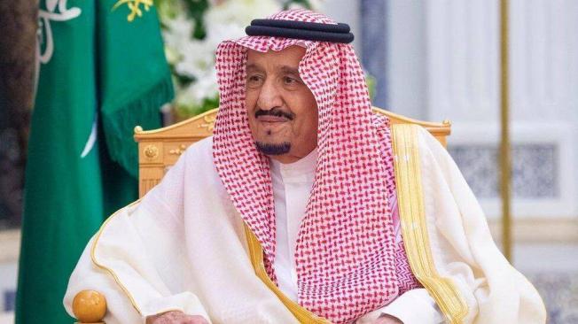 La mayoría de su fortuna viene de la cartera de la familia real, pero un 1,4 billones de dólares provienen del petróleo y el gas de Saudí Aramco.