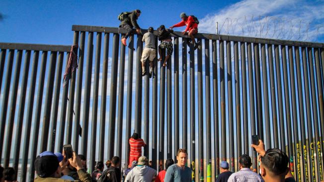 Estos son los muros que los migrantes deben cruzar para llegar a Estados Unidos.