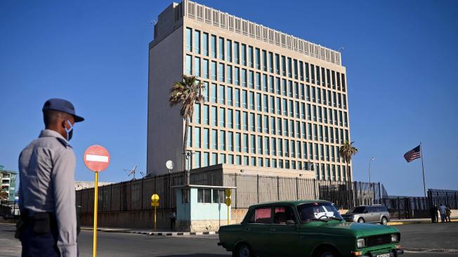 Vista de la Embajada de Estados Unidos en La Habana, Cuba.