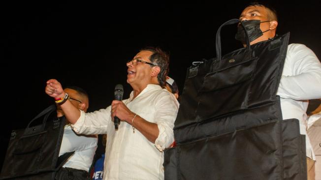 Cierre de campaña presidencial de Gustavo Petro en Barranquilla, el 21 de mayo de 2022. Estuvo acompañado de aliados al Pacto Histórico así como de senadores electos en la carrera 50 entre calles 40  y 45, centro de Barranquilla.