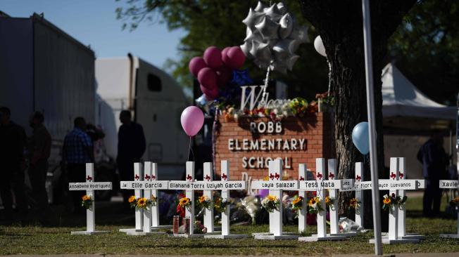 Homenajes a las víctimas del tiroteo en la escuela de Texas.
