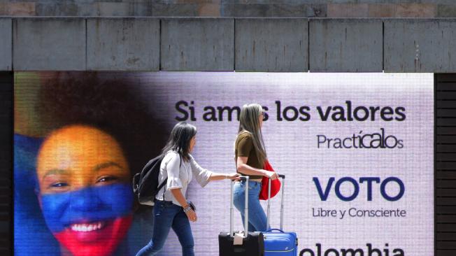 En Medellín, campaña publicitaria invita a votar de manera libre y consciente.
