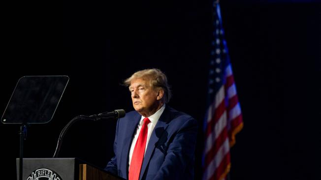 El expresidente Donald Trump en su discurso en la convención de la Asociación Nacional del Rifle.