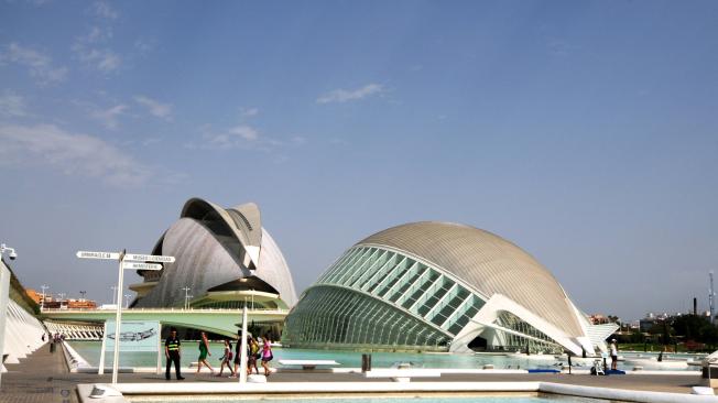 La Ciudad de las Artes y las Ciencias es un moderno complejo arquitectónico y cultural de Valencia.