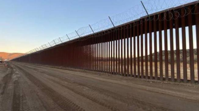 Muro fronterizo entre México y EE. UU.
