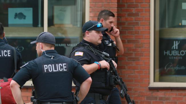 Policía de Estados Unidos tras los tiroteos del 4 julio.