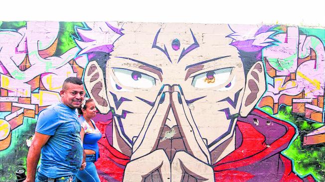 Mucha gente pasa frente a los murales y no se percatan del arte que salta a la vista. Pintura de 'Beerz'.