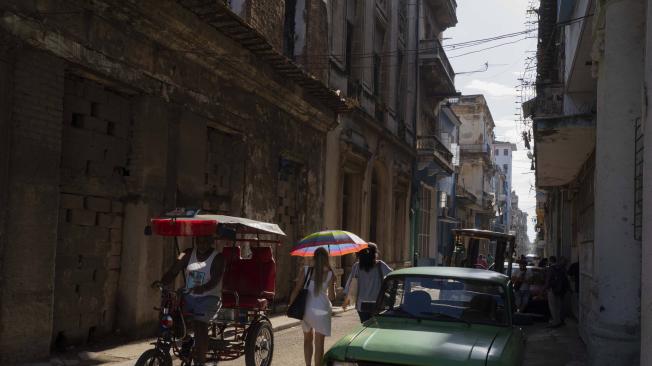 Vista de una calle en La Habana, Cuba.