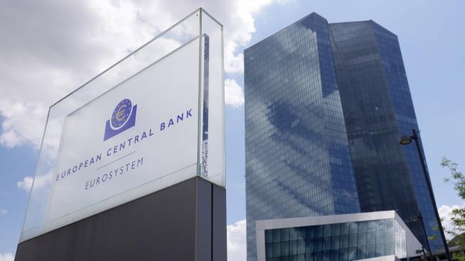 Por primera vez en 11 años, el Banco Central Europeo sube su tasa para atajar una galopante inflación.