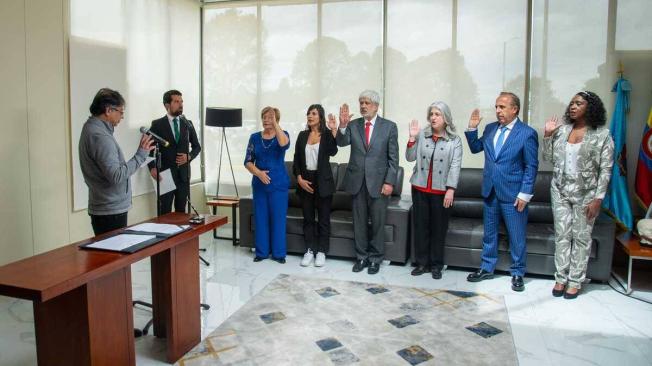 Este jueves, el presidente Gustavo Petro posesiono a nuevos ministros. La designada en Mintic no pudo estar.