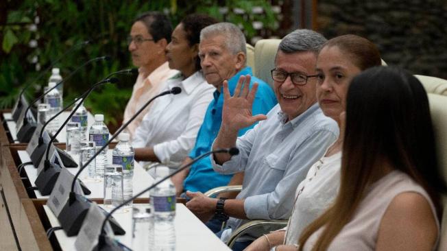 Delegación de Gobierno y jefes del Eln en Cuba.