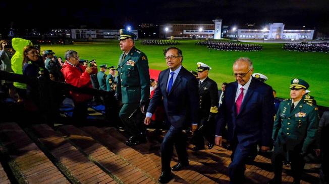 El presidente Gustavo Petro posicionó a cada uno de los nuevos generales de las Fuerzas Militares de Colombia.