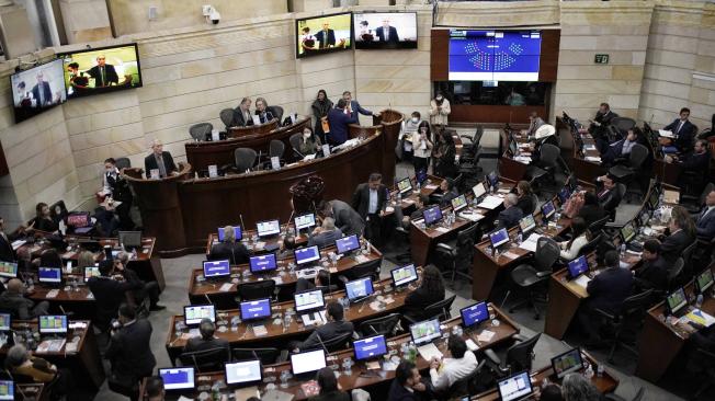 El presidente del Senado, Roy Barreras, aplazÃ³ la elecciÃ³n de los magistrados del CNE para el prÃ³ximo martes.