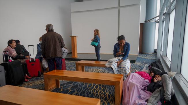 Oratorio Aeropuerto El Dorado . En un lugar para dormir, tomar tinto, comer y cargar celulares se convirtió el Oratorio Aeropuerto El Dorado . Bogotá 4 de septiembre del 2022. FOTO MAURICIO MORENO EL TIEMPO CEET