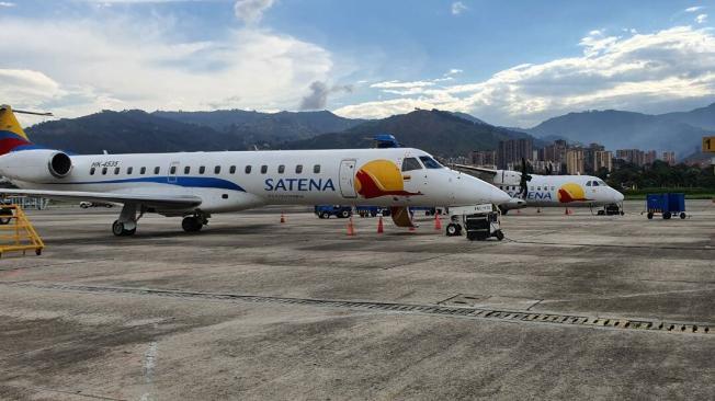 Aviones de la aerolínea Satena.