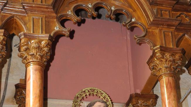 San Antonio de Padua, fraile portugués en el altar de la iglesia del municipio de Corrales (Boyacá).