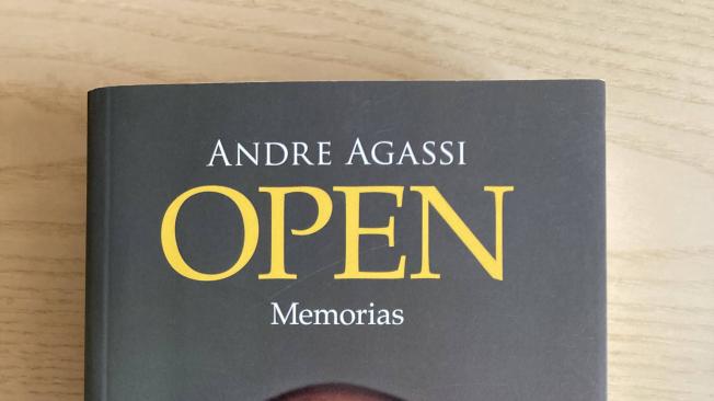 Portada del libro que cuenta la carrera de Andrea Agassi.