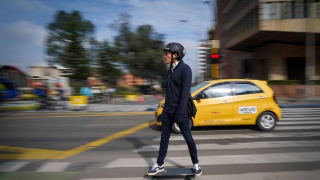 La cicla uno de los medios favoritos para transitar por la ciudad en el día del no carro hoy en Bogotá 22 de septiembre del 2022. Foto. MAURICIO MORENO EL TIEMPO CEET