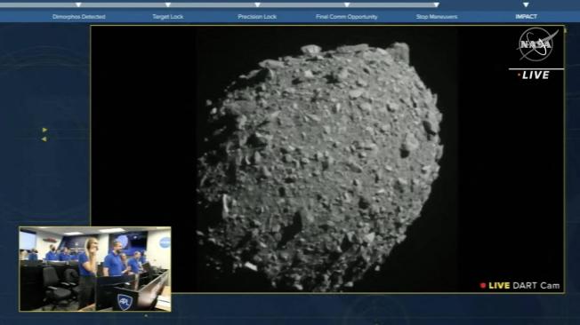 Dimorphos justo antes de que la Prueba de Redirección de Asteroides Dobles (DART) hiciera impacto con el asteroide, según lo observado por el equipo de la NASA